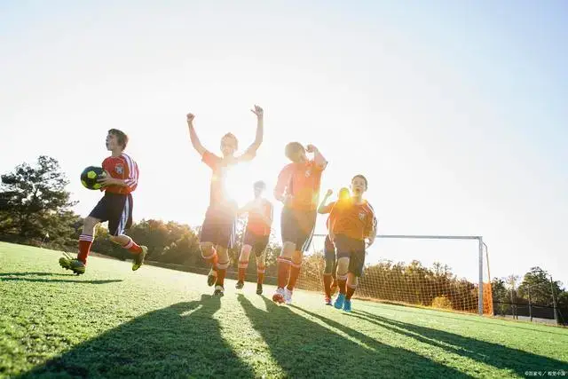 意媒：斯帕莱蒂想买中场，目标弗拉泰西、泽林斯基或法乔利